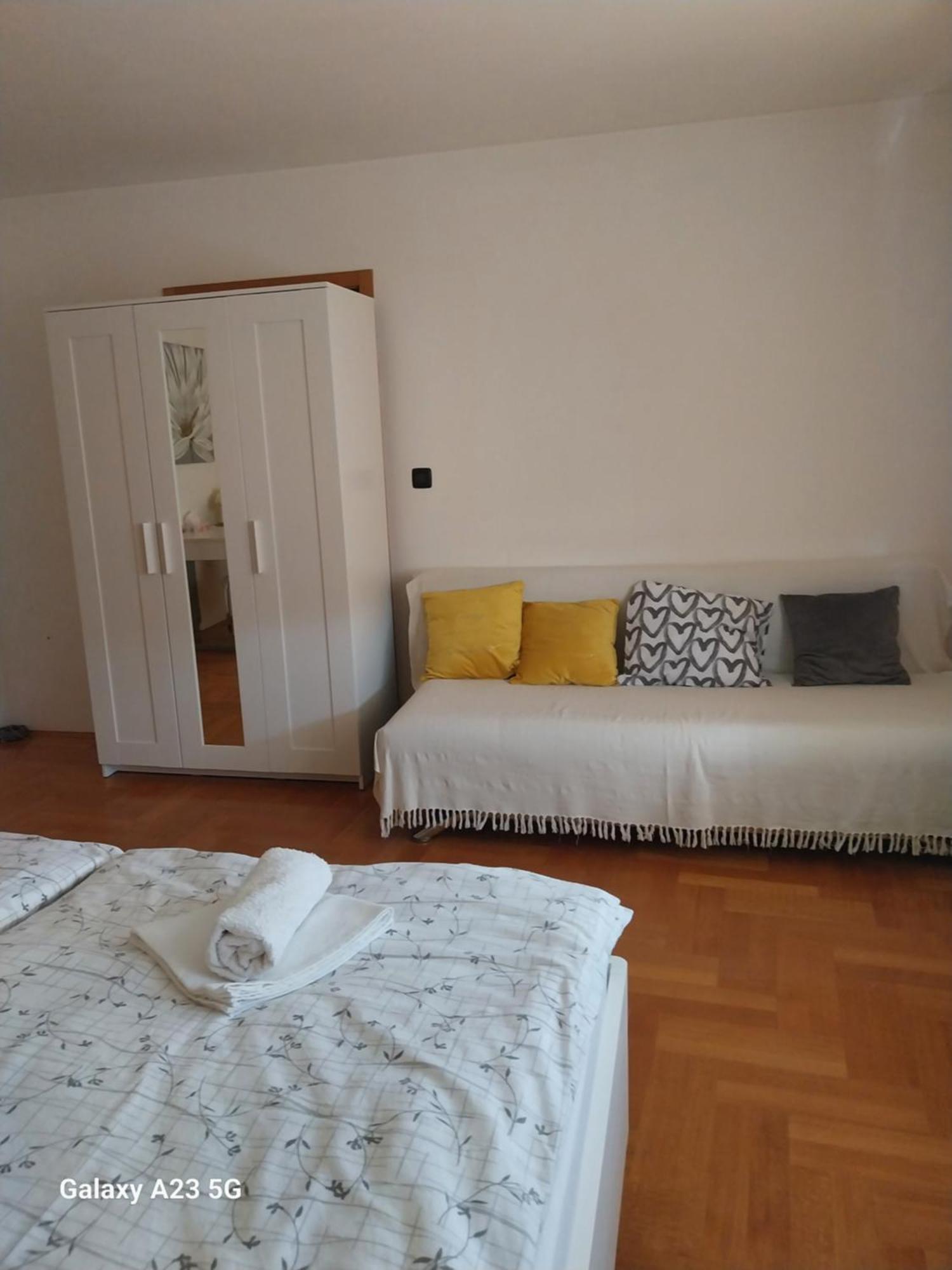 Apartman Bloom Apartment Osijek Ngoại thất bức ảnh