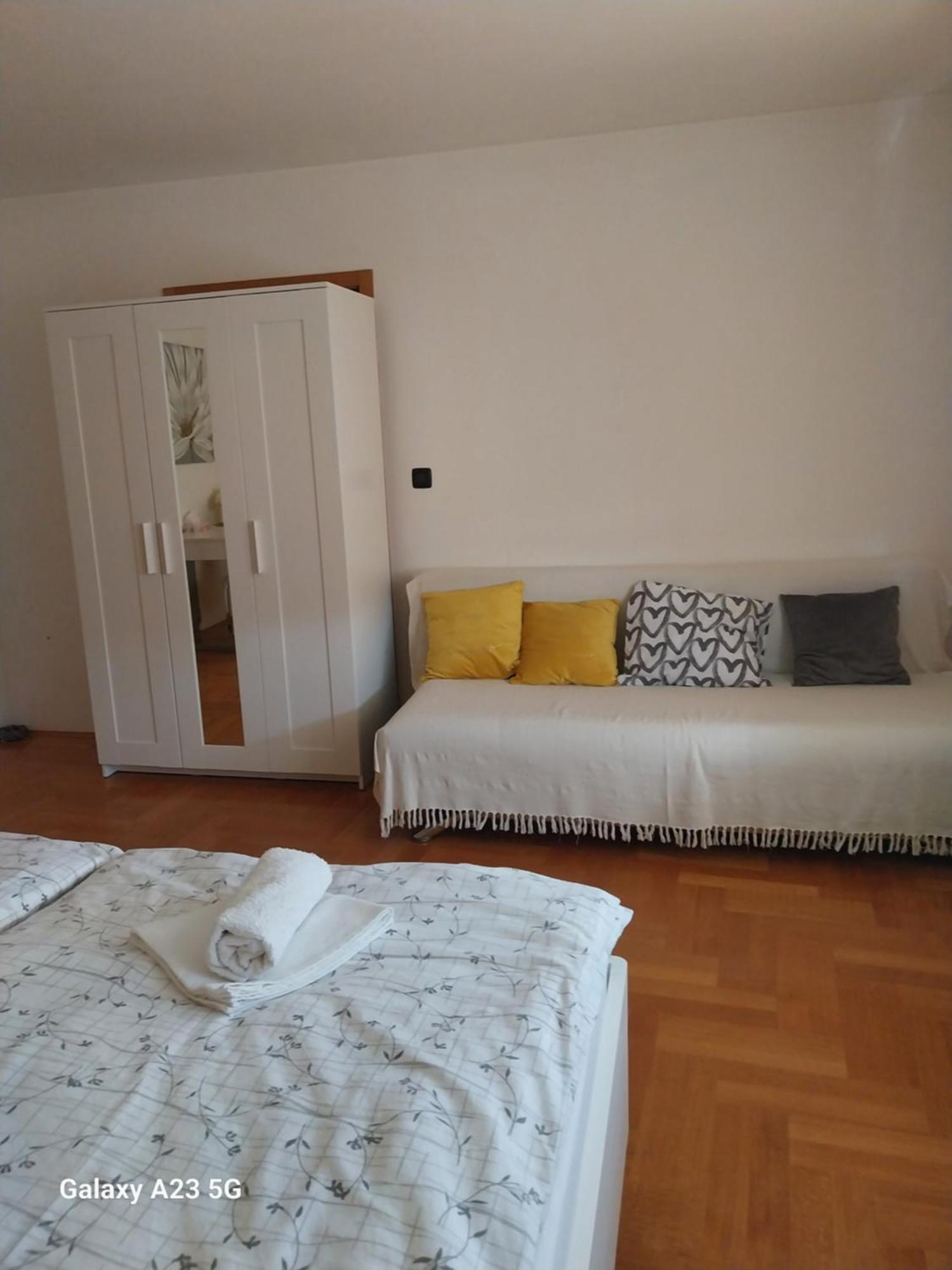 Apartman Bloom Osijek Ngoại thất bức ảnh