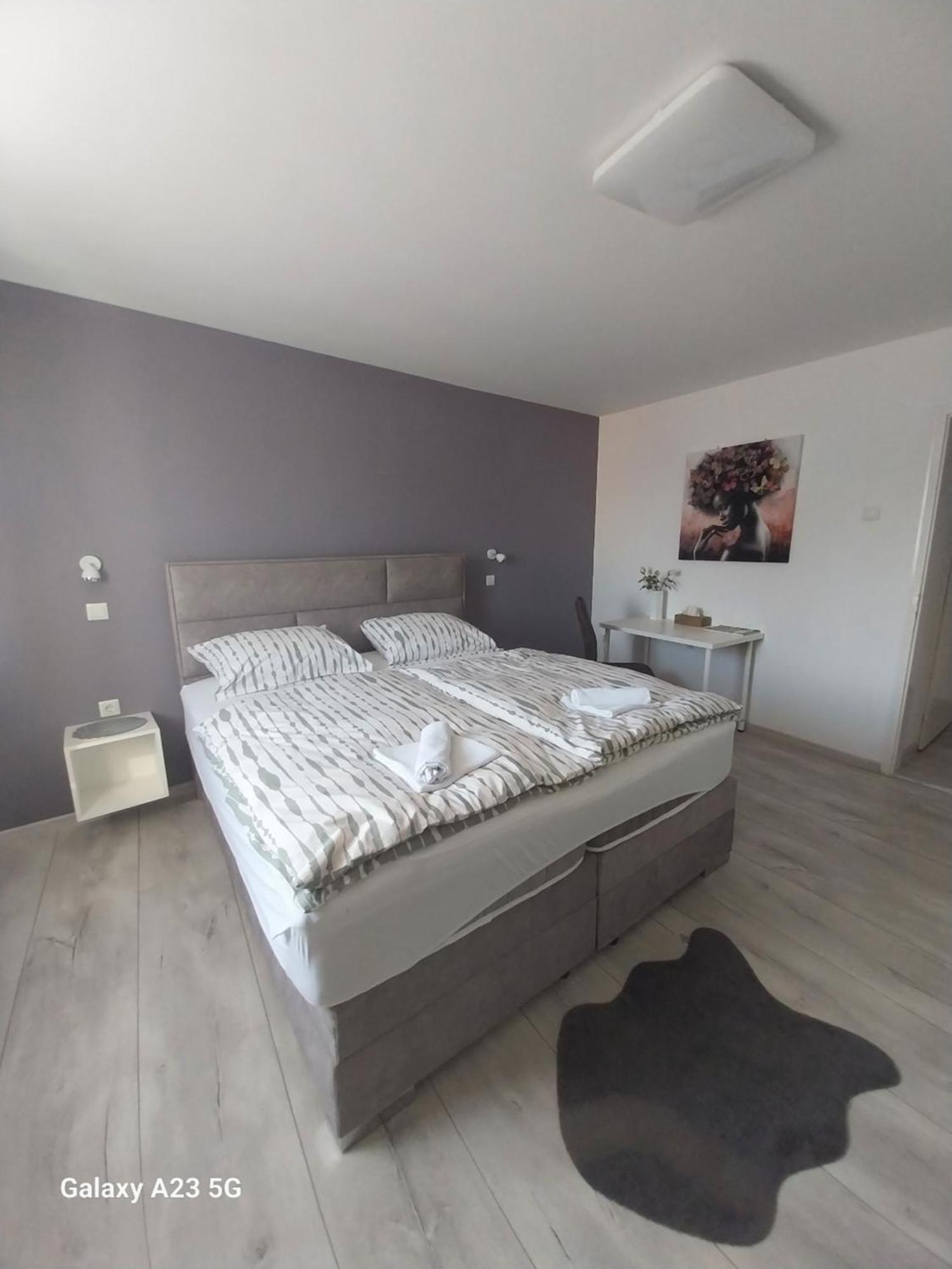 Apartman Bloom Apartment Osijek Ngoại thất bức ảnh